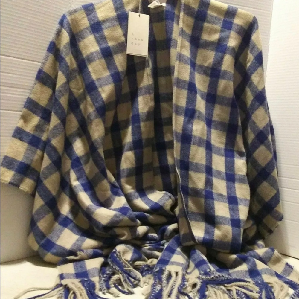 New day one size plaid wrap